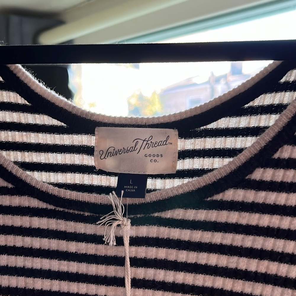 Universal Thread Top - Picture 2 of 4